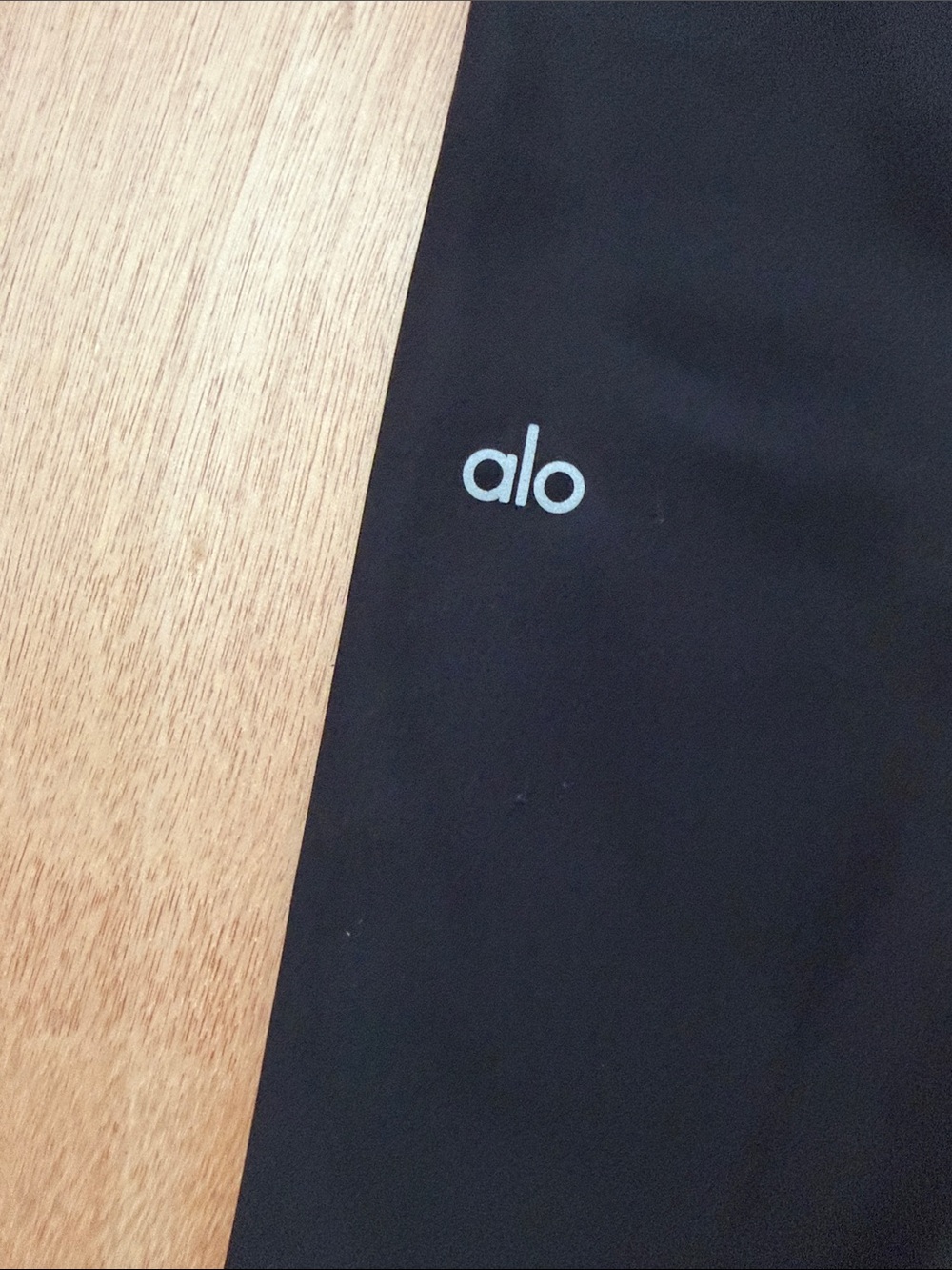 ALO Yoga Airlift Black High-Rise Performance Leggings - Picture 3 of 9